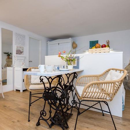 Charming Studio Apartment At House Rustica With Terrace And Nearby Parking 푸나트 외부 사진
