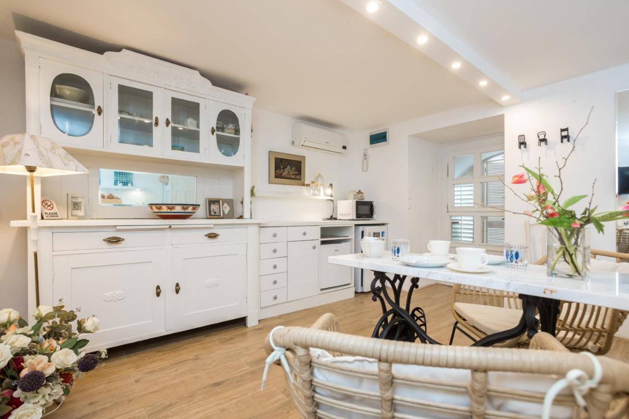 Charming Studio Apartment At House Rustica With Terrace And Nearby Parking 푸나트 외부 사진