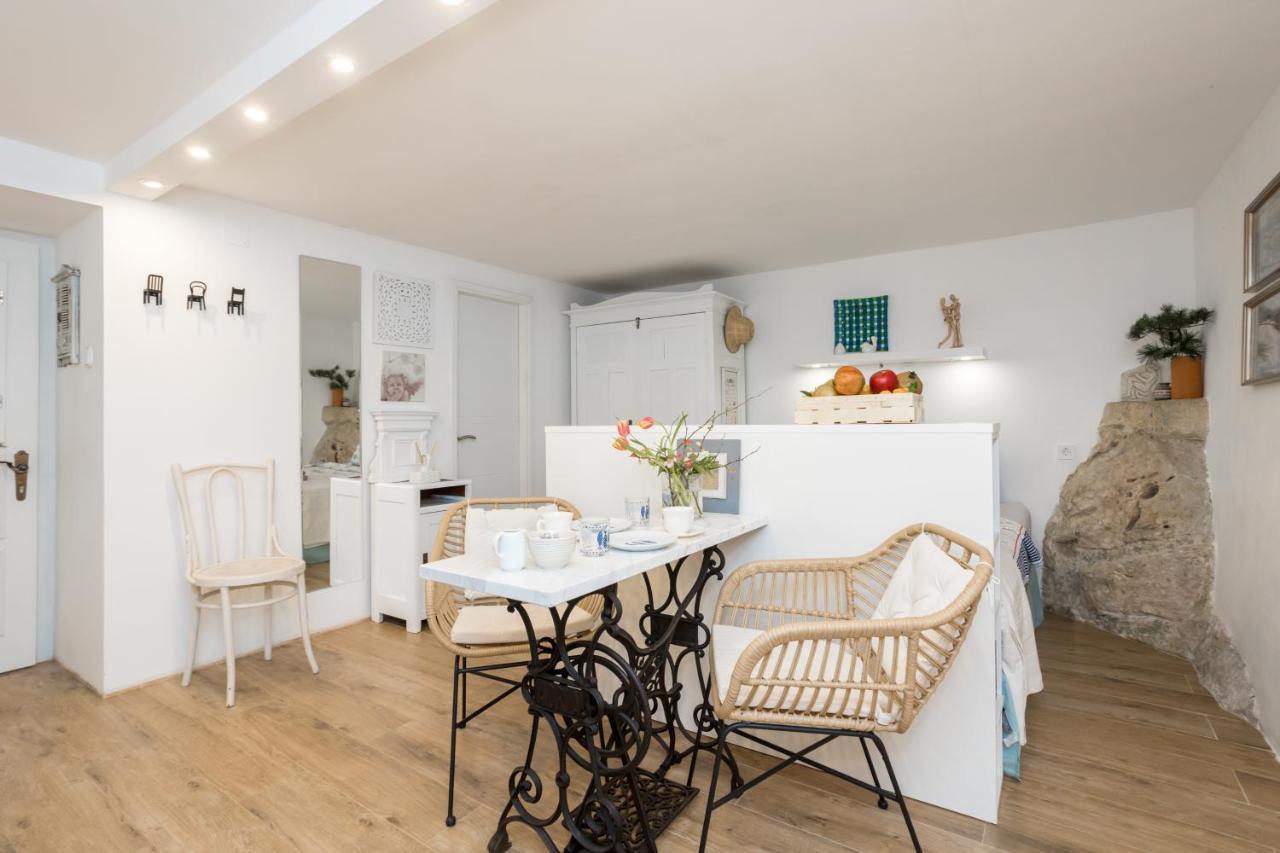 Charming Studio Apartment At House Rustica With Terrace And Nearby Parking 푸나트 외부 사진