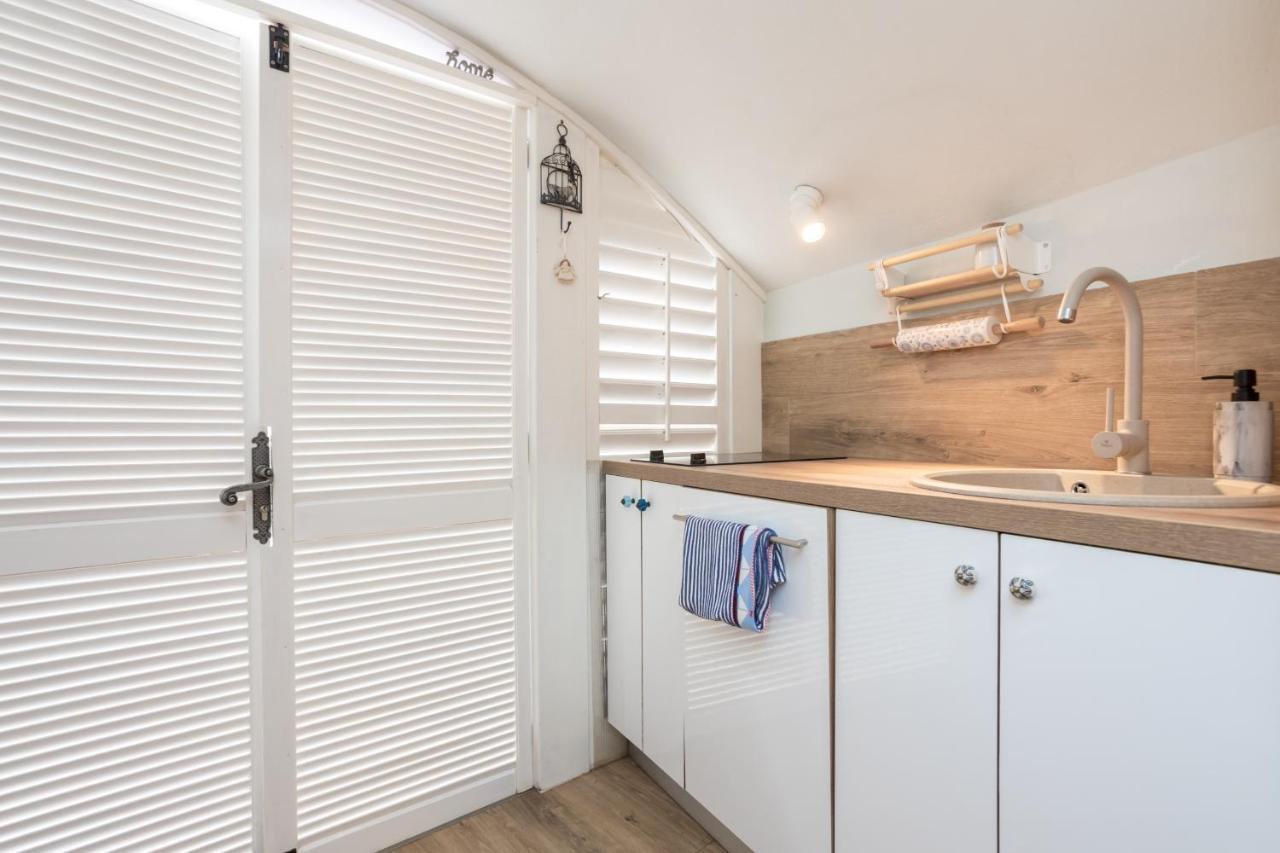 Charming Studio Apartment At House Rustica With Terrace And Nearby Parking 푸나트 외부 사진