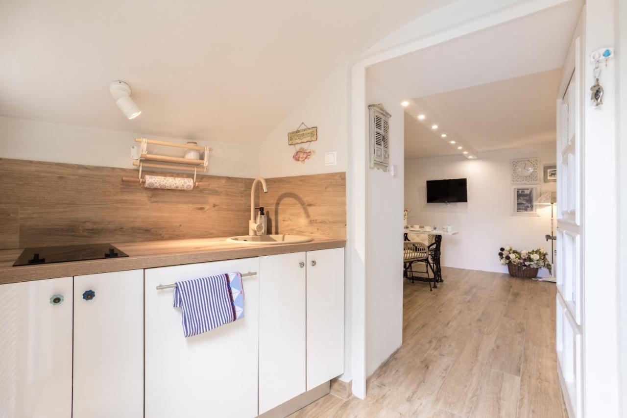 Charming Studio Apartment At House Rustica With Terrace And Nearby Parking 푸나트 외부 사진