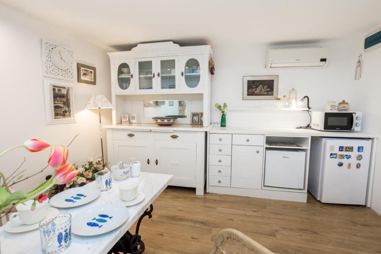 Charming Studio Apartment At House Rustica With Terrace And Nearby Parking 푸나트 외부 사진