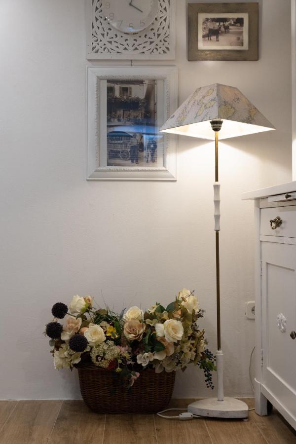 Charming Studio Apartment At House Rustica With Terrace And Nearby Parking 푸나트 외부 사진