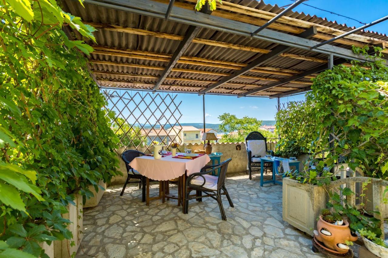 Charming Studio Apartment At House Rustica With Terrace And Nearby Parking 푸나트 외부 사진