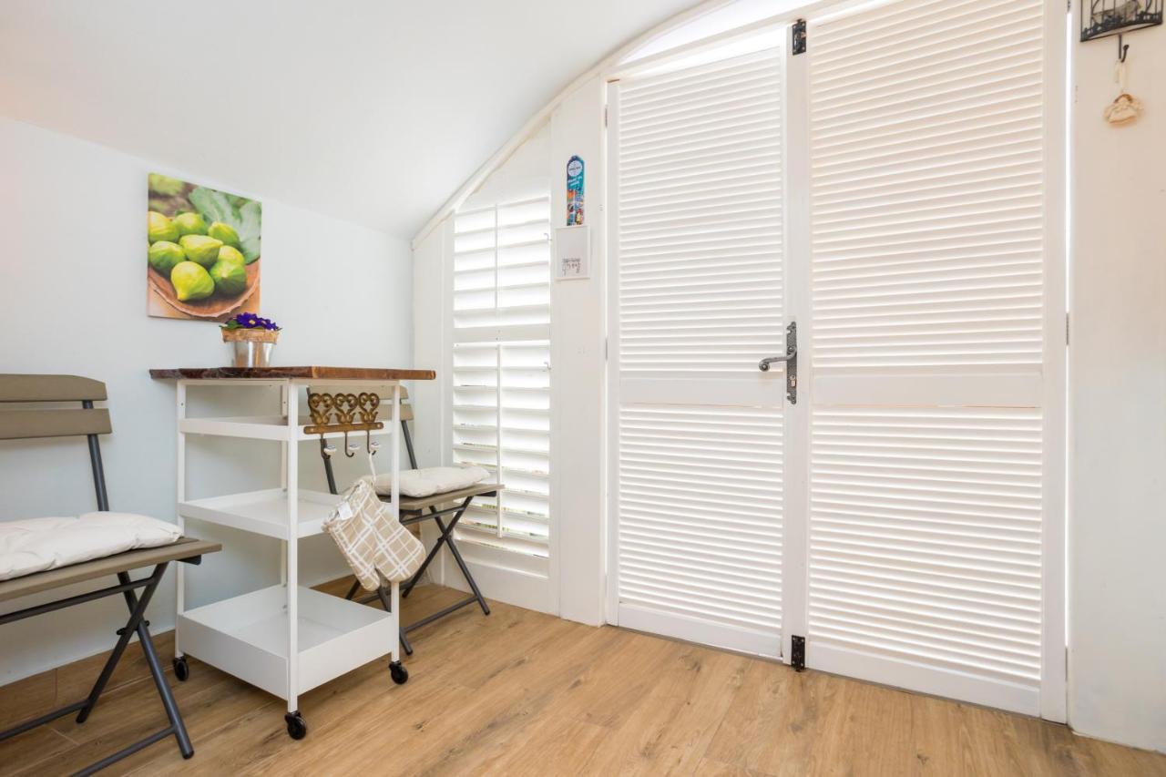 Charming Studio Apartment At House Rustica With Terrace And Nearby Parking 푸나트 외부 사진