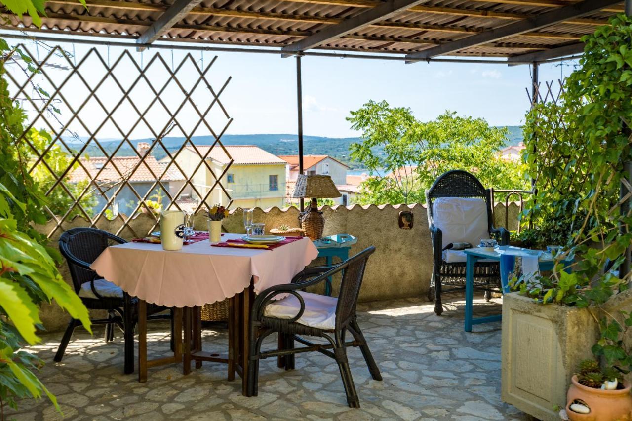 Charming Studio Apartment At House Rustica With Terrace And Nearby Parking 푸나트 외부 사진